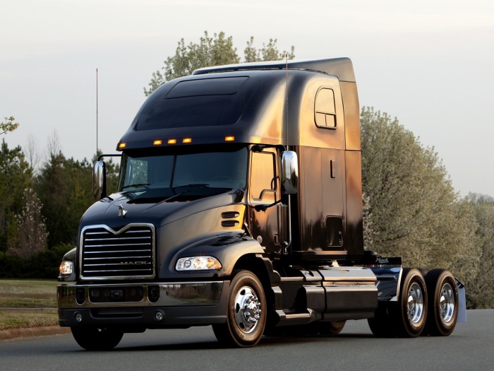 macktrucks.com