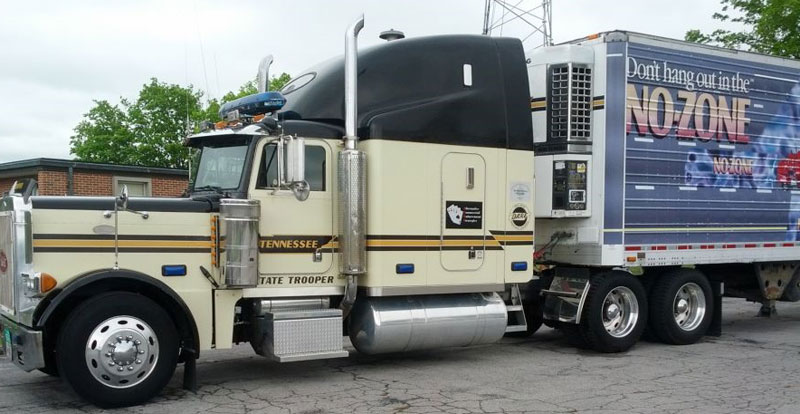 State Troopers Are Using A Custom Peterbilt Big Rig In Order To Catch Distracted Drivers