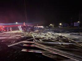 Driver RESCUED after CMV hauling lumber toppled on Louisiana highway