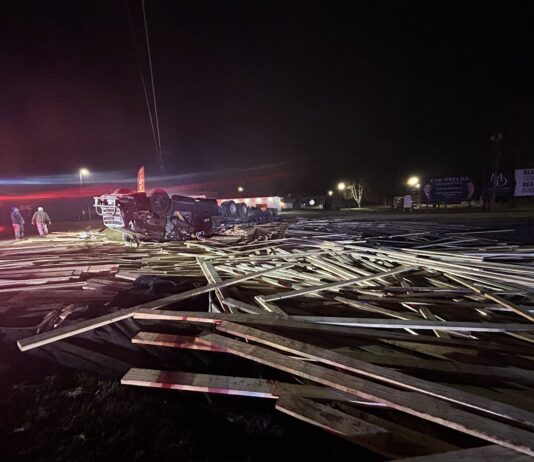 Driver RESCUED after CMV hauling lumber toppled on Louisiana highway