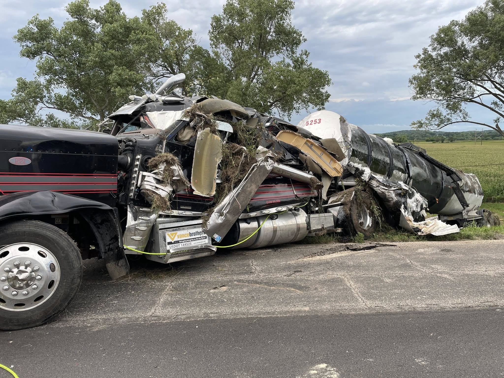 Tire BLOWOUT sends tanker truck off Kansas Turnpike into ditch